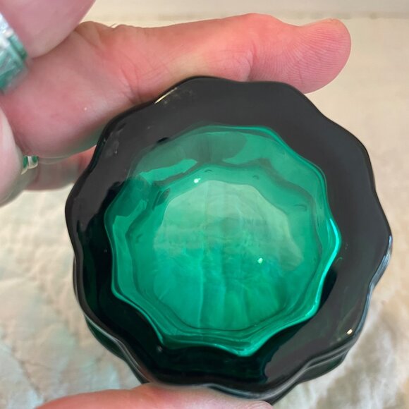 Set Of 4 Vintage Green Glass Small Tumblers Shot glasses or Candle Holders with - Picture 8 of 10